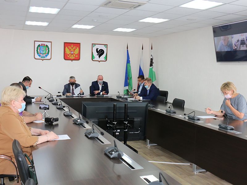 На заседании постоянной депутатской комиссии обсудили вопросы благоустройства и  городского хозяйства