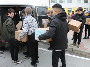 Из Мегиона в ЛНР отправятся три автомобиля УАЗ и груз гуманитарной помощи от школьников