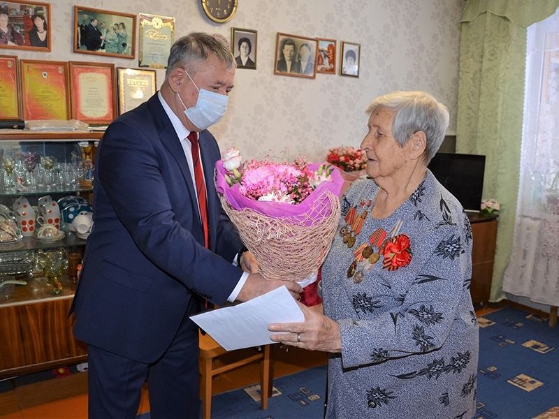 90-летний юбилей отмечает труженица тыла, жительница Мегиона Мария Егоровна Питунина