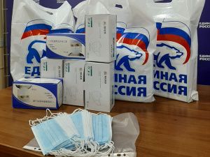 Местное отделение партии "Единая Россия" г. Мегиона передало волонтерскому штабу медицинские маски.