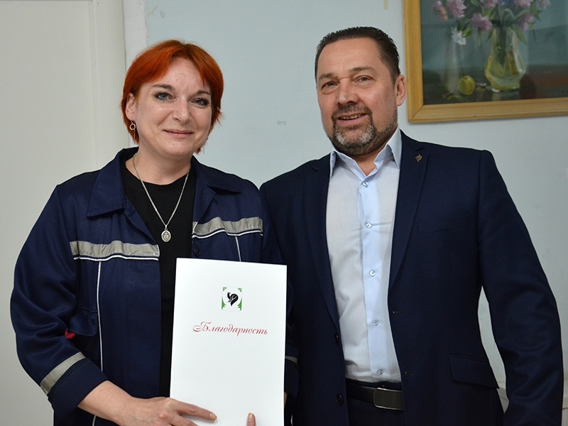 Медицинские работники принимают поздравления