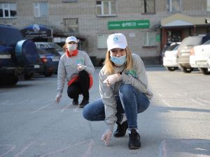 Волонтёры организовали флешмоб в поддержку жителей дома 15 по улице Заречной
