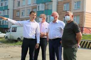 Заместитель губернатора Югры Вадим Шувалов проверил ход ремонта дорог в Мегионе