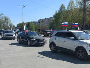 Автомобилисты города присоединились к автопробегу ко Дню России