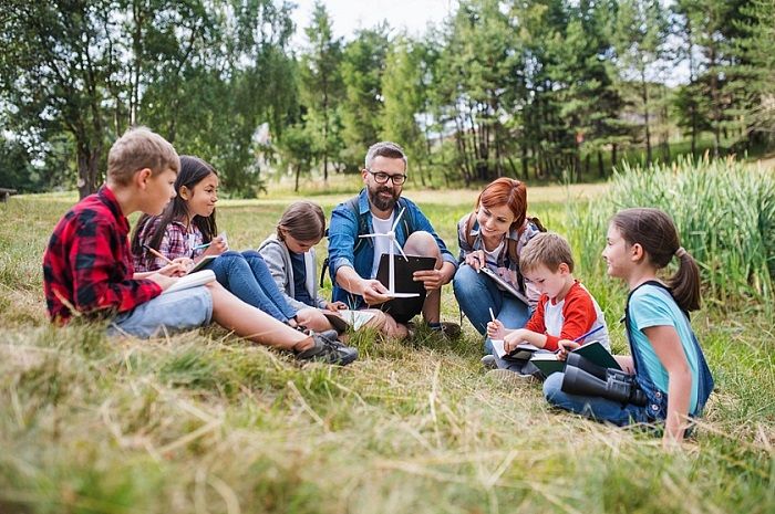 Педагогов и родителей Югры приглашают пройти общероссийский опрос по образовательному туризму