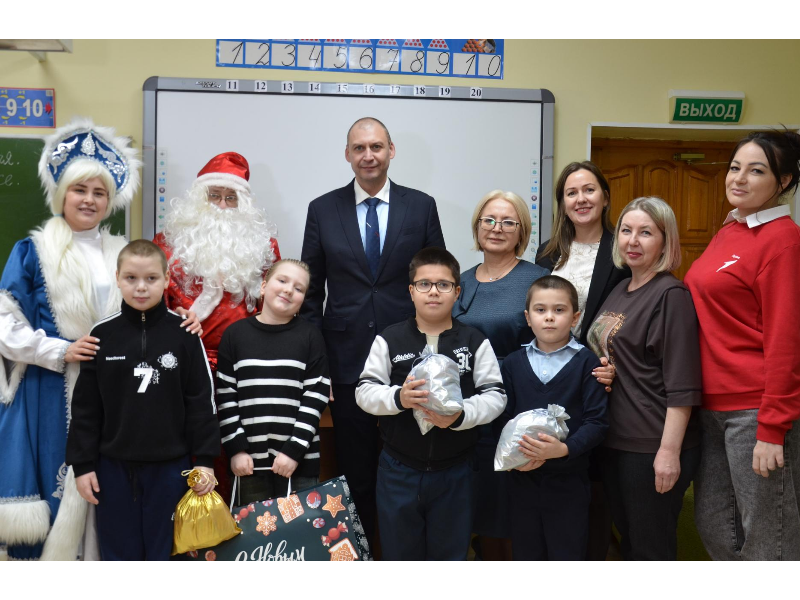 Глава Мегиона принял участие во Всероссийской акции «Ёлка желаний»
