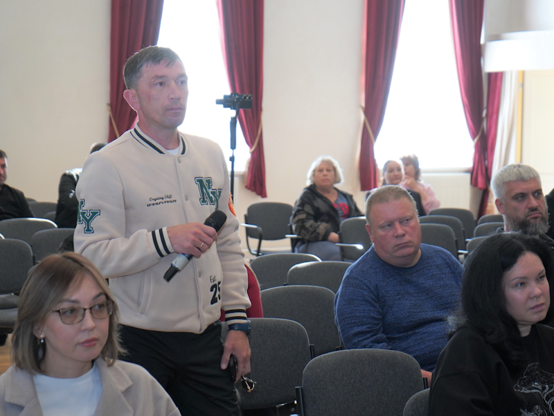 Глава Мегиона отчитался перед жителями Высокого о ходе модернизации инфраструктуры поселка